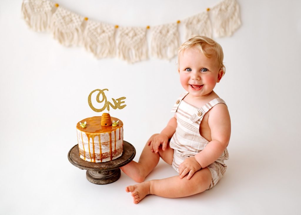 Studio cake smash — boho styling