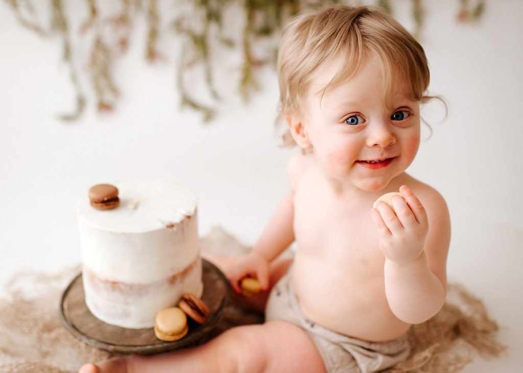 Cake smash photography — Kristielle Amy