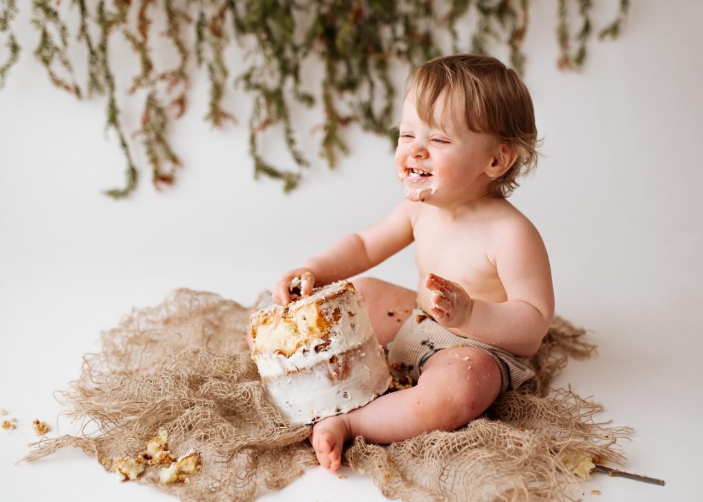 Cake smash portrait — Kristielle Amy Studios