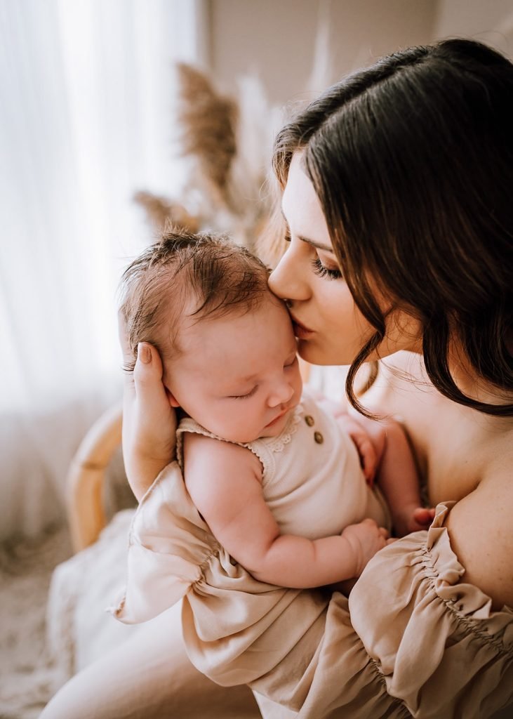 Sibling newborn session by Kristielle Amy